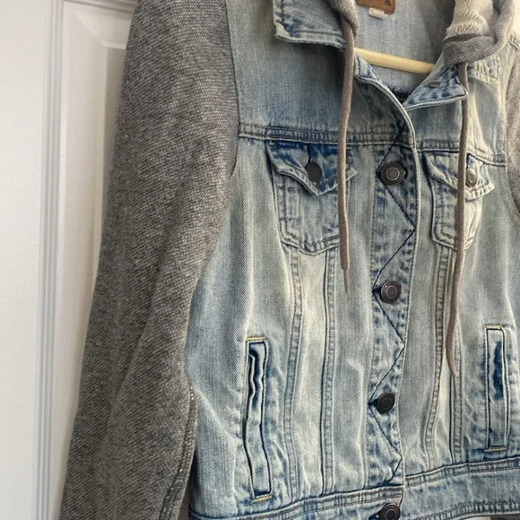 American Eagle Women's Hooded Sweater Denim Jean Jacket Medium - Picture 4 of 6